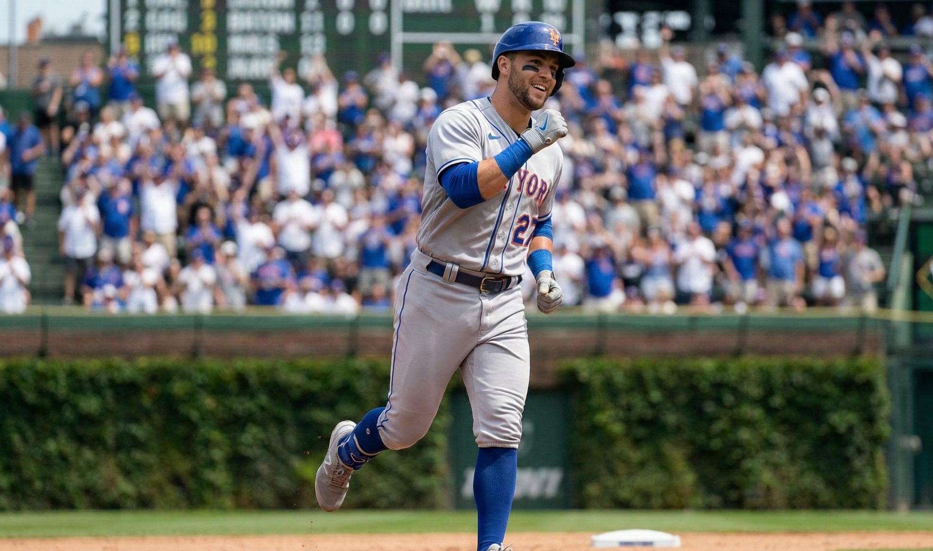 record home runs in a season